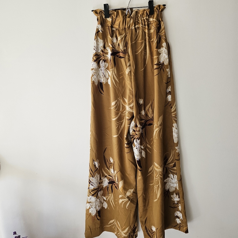 NWT- Express Wide Legs Pants